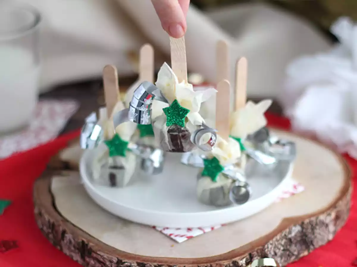 Acadele pentru ciocolata calda: ciocolata neagra + caramele - poza 2