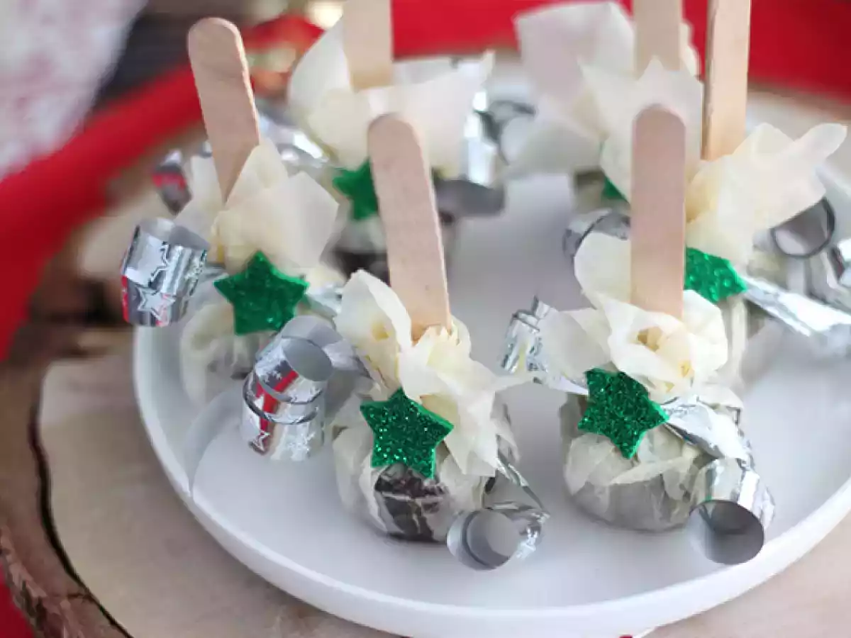 Acadele pentru ciocolata calda: ciocolata neagra + caramele - poza 4