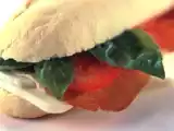 Rețetă Bagheta cu mozzarella, rosii si prosciutto crudo