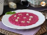 Rețetă Risotto cu sfeclă roșie și gorgonzola: o explozie de culoare și arome intense