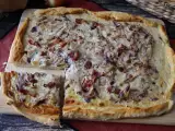 Rețetă Zwiebelkuchen: plăcinta germană cu ceapă moale și bucăți de bacon