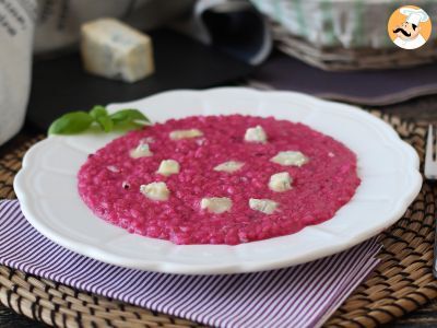 Rețetă Risotto cu sfeclă roșie și gorgonzola: o explozie de culoare și arome intense