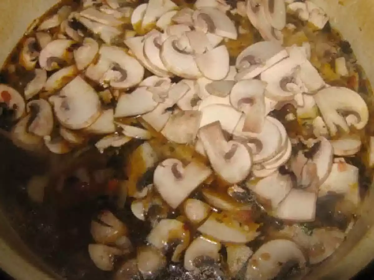 Bors de ciuperci cu file de peste - poza 4