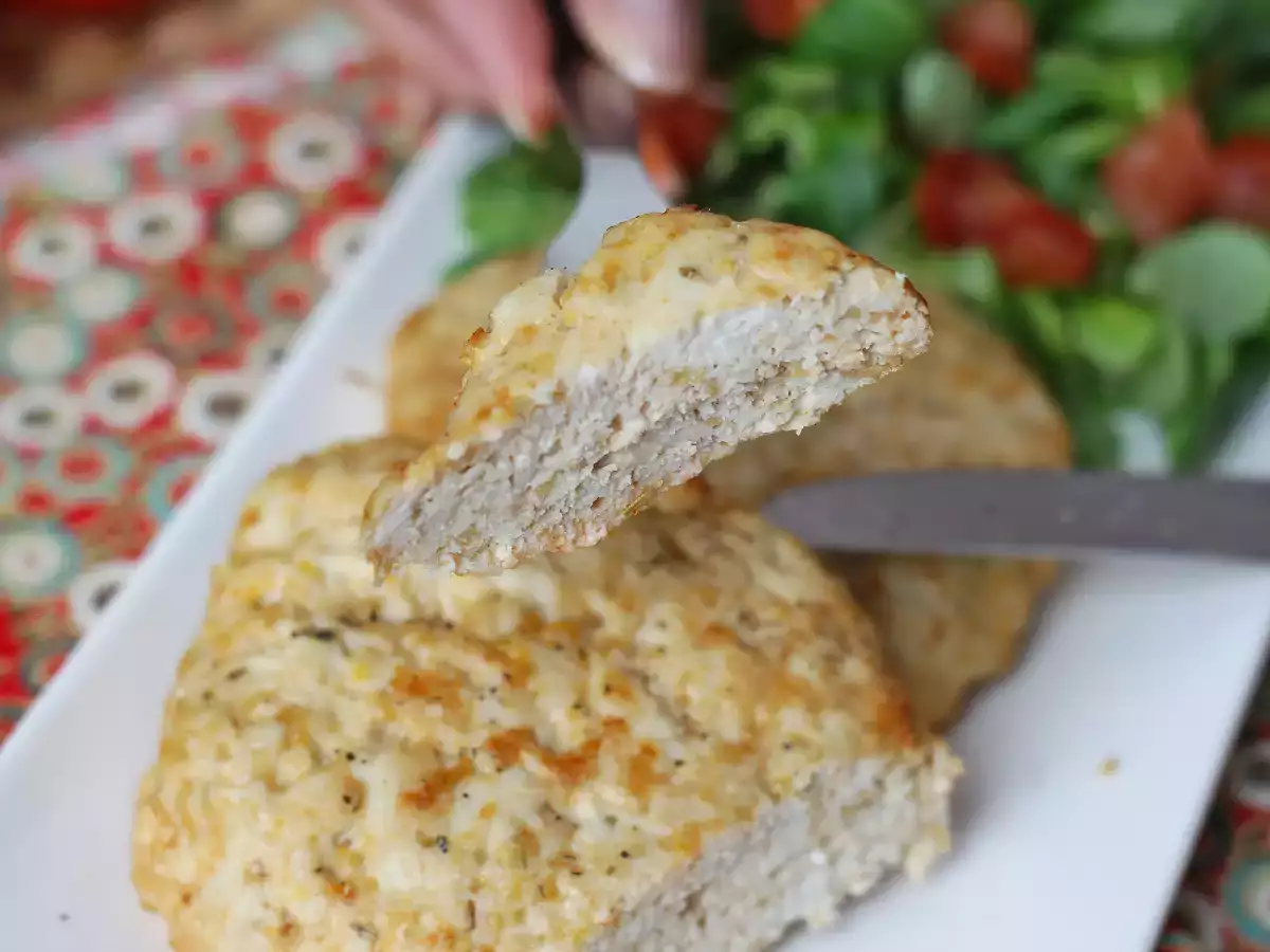 Burgheri de pui la friteuza cu aer cald, pufoși și suculenți - poza 3