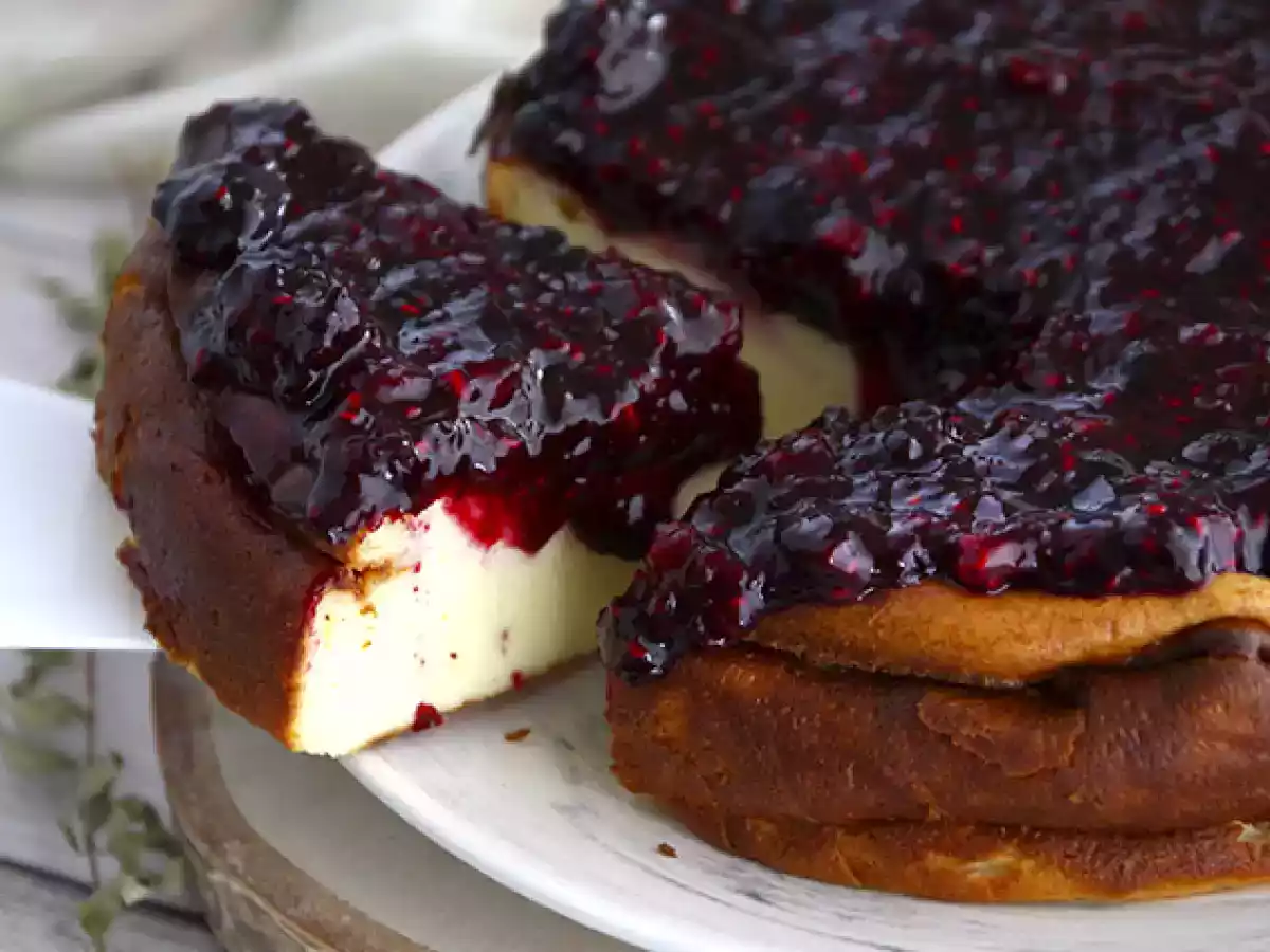 Cheesecake cu lapte condensat indulcit si gem de fructe rosii - poza 2