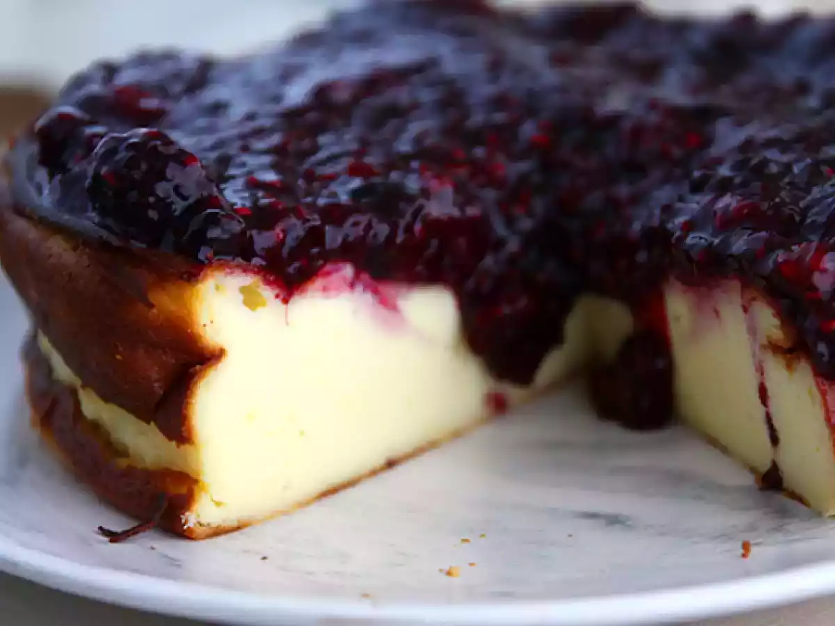 Cheesecake cu lapte condensat indulcit si gem de fructe rosii - poza 3