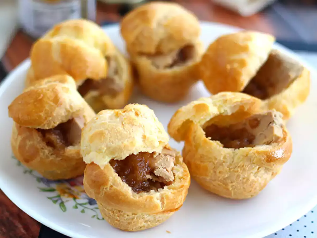 Choux cu foie gras si confit de ceapa - poza 3