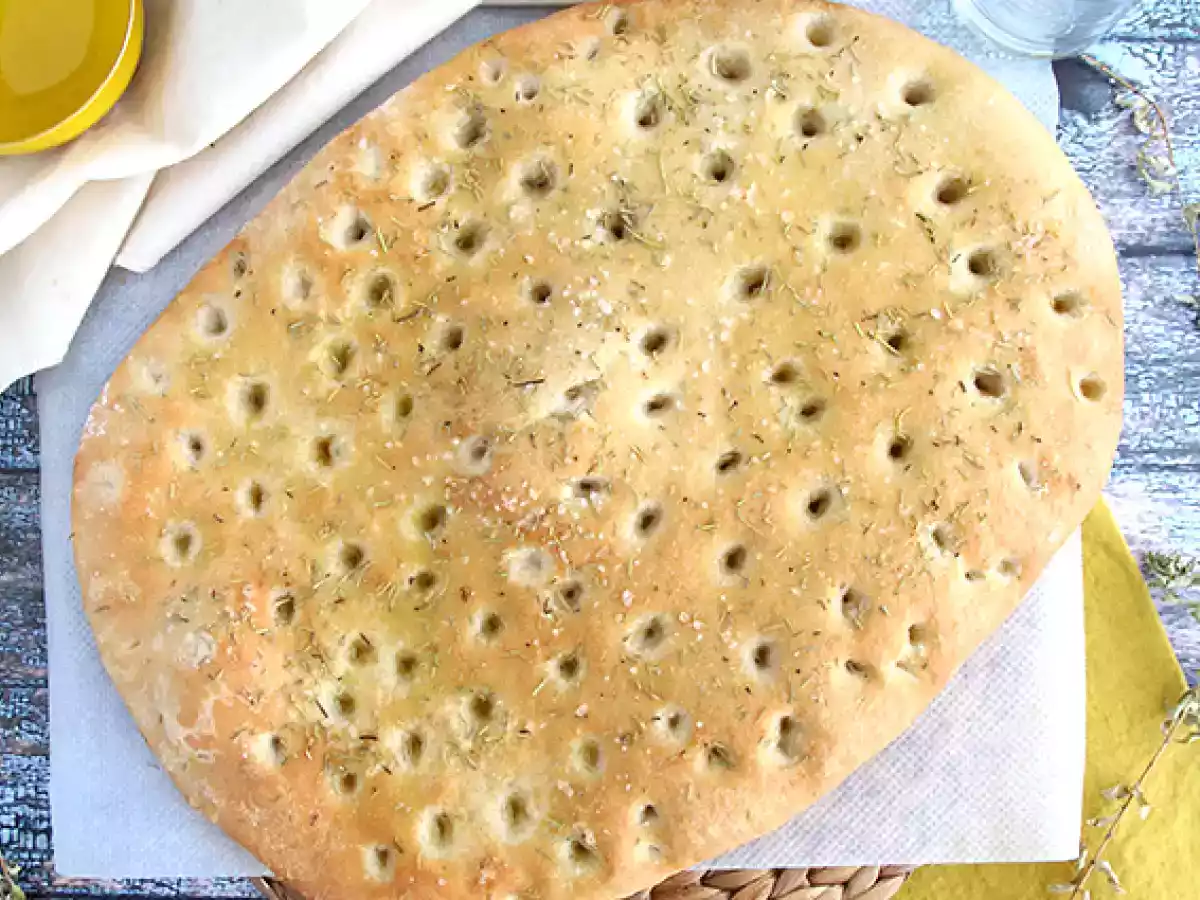 Focaccia, painea italiana cu rozmarin - poza 3