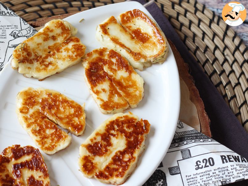 Halloumi prăjită la tigaie - cu miere și rozmarin - poza 4