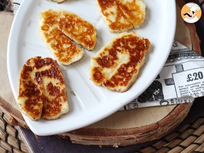 Halloumi prăjită la tigaie - cu miere și rozmarin - poza 2