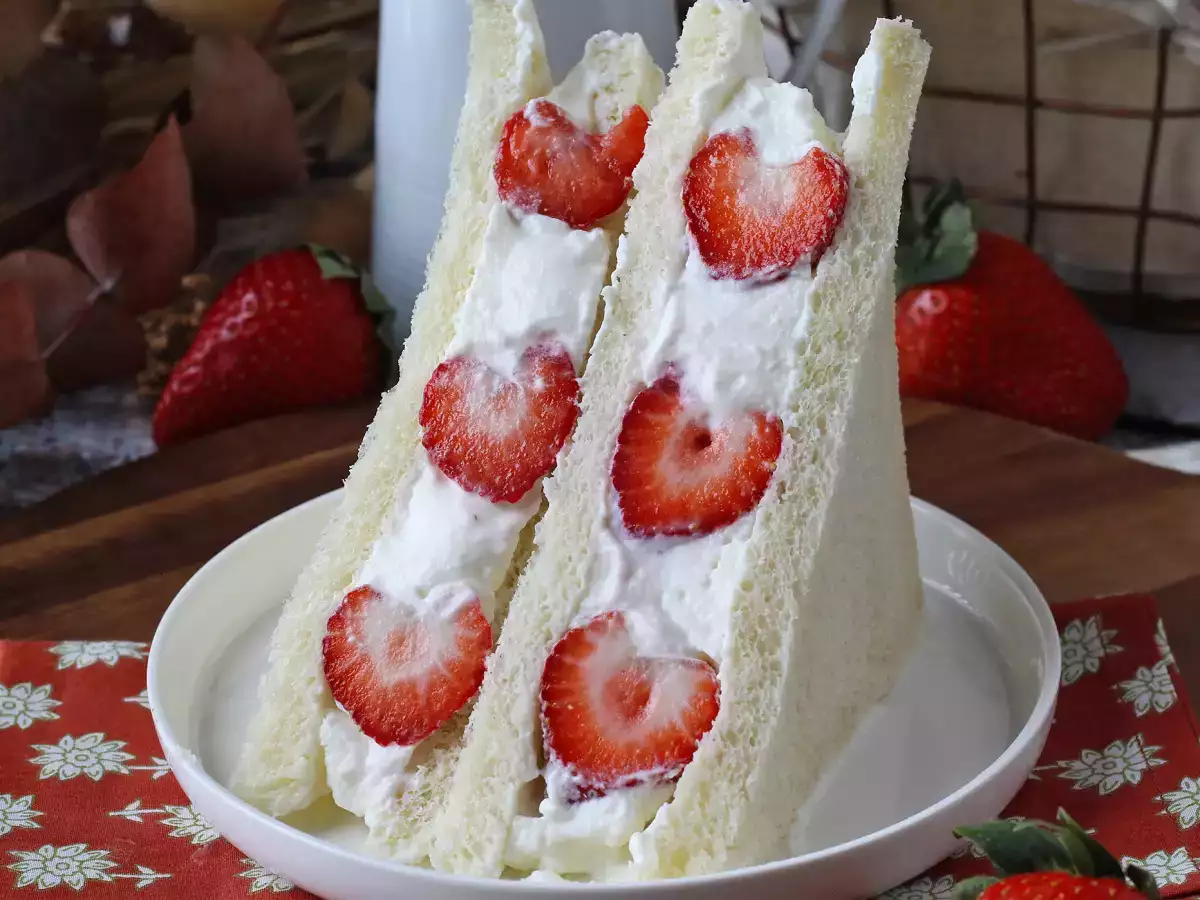 Ichigo sando - sandvișul japonez cu căpșuni și frișcă!