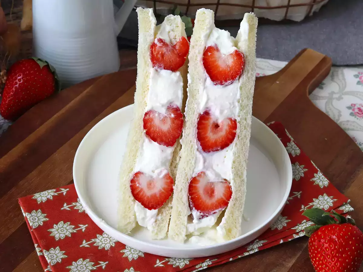Ichigo sando - sandvișul japonez cu căpșuni și frișcă! - poza 4