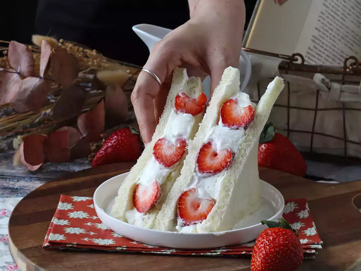 Ichigo sando - sandvișul japonez cu căpșuni și frișcă! - poza 5