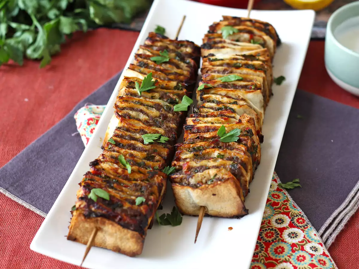 Lavash kebab cu tortilla, faimoasele kebaburi ușor coapte în cuptor! - poza 5