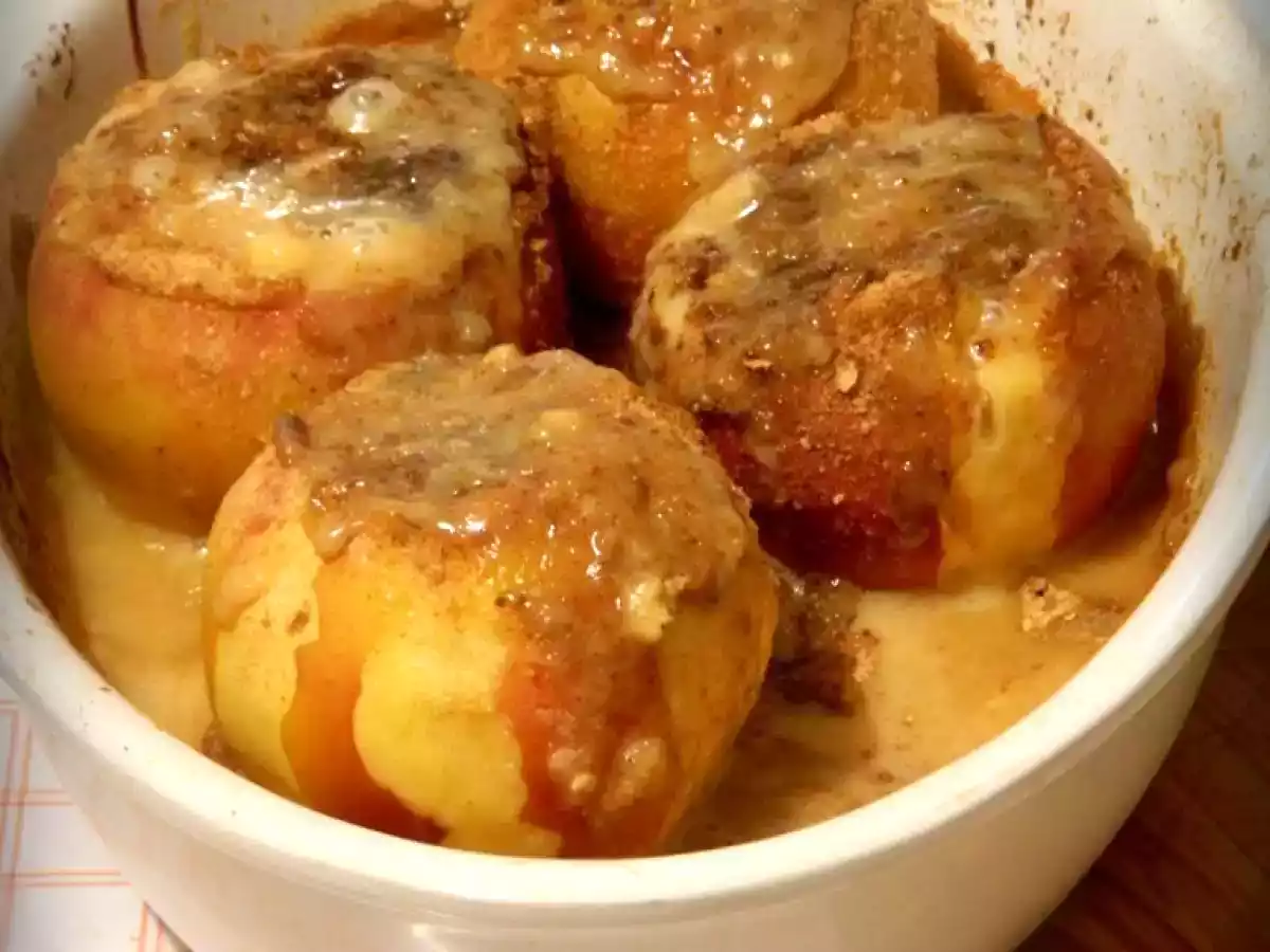 Mere coapte cu sos de cognac