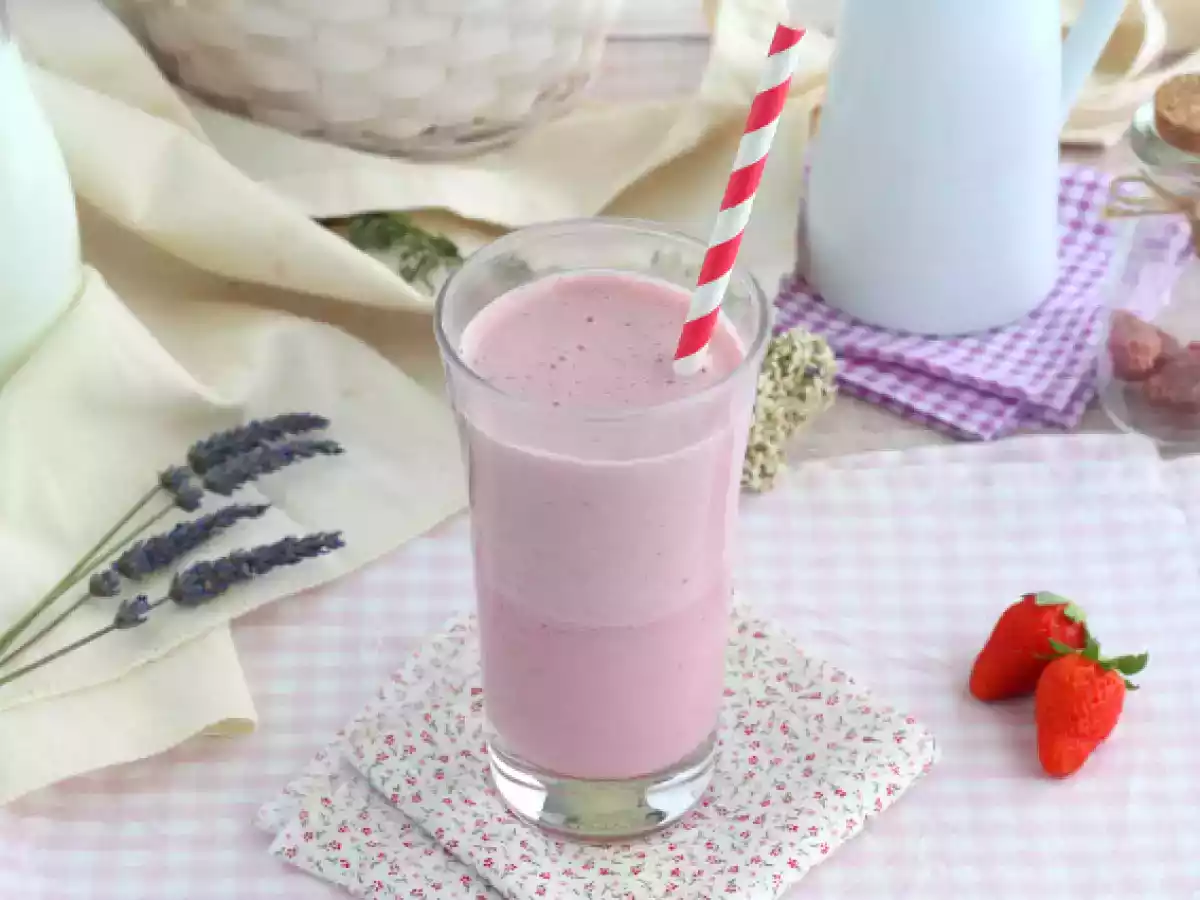 Milkshake cu zmeura si capsune