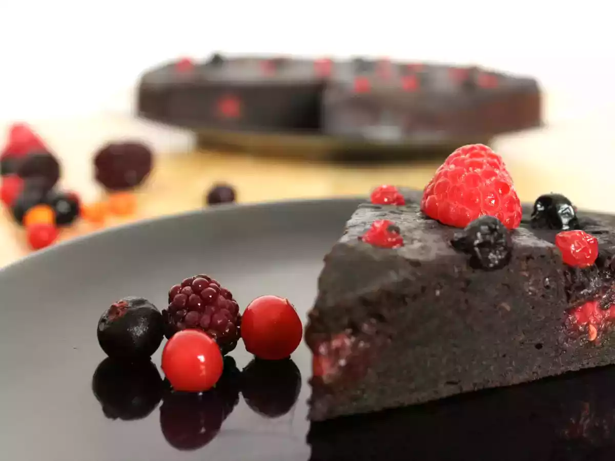 Negresa Vegana cu Fructe de Padure