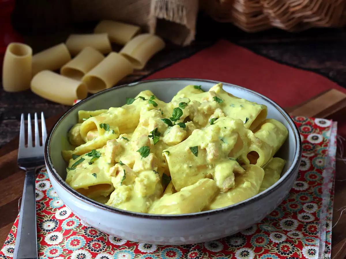 Paccheri cremoși cu somon, mentă și șofran - poza 4