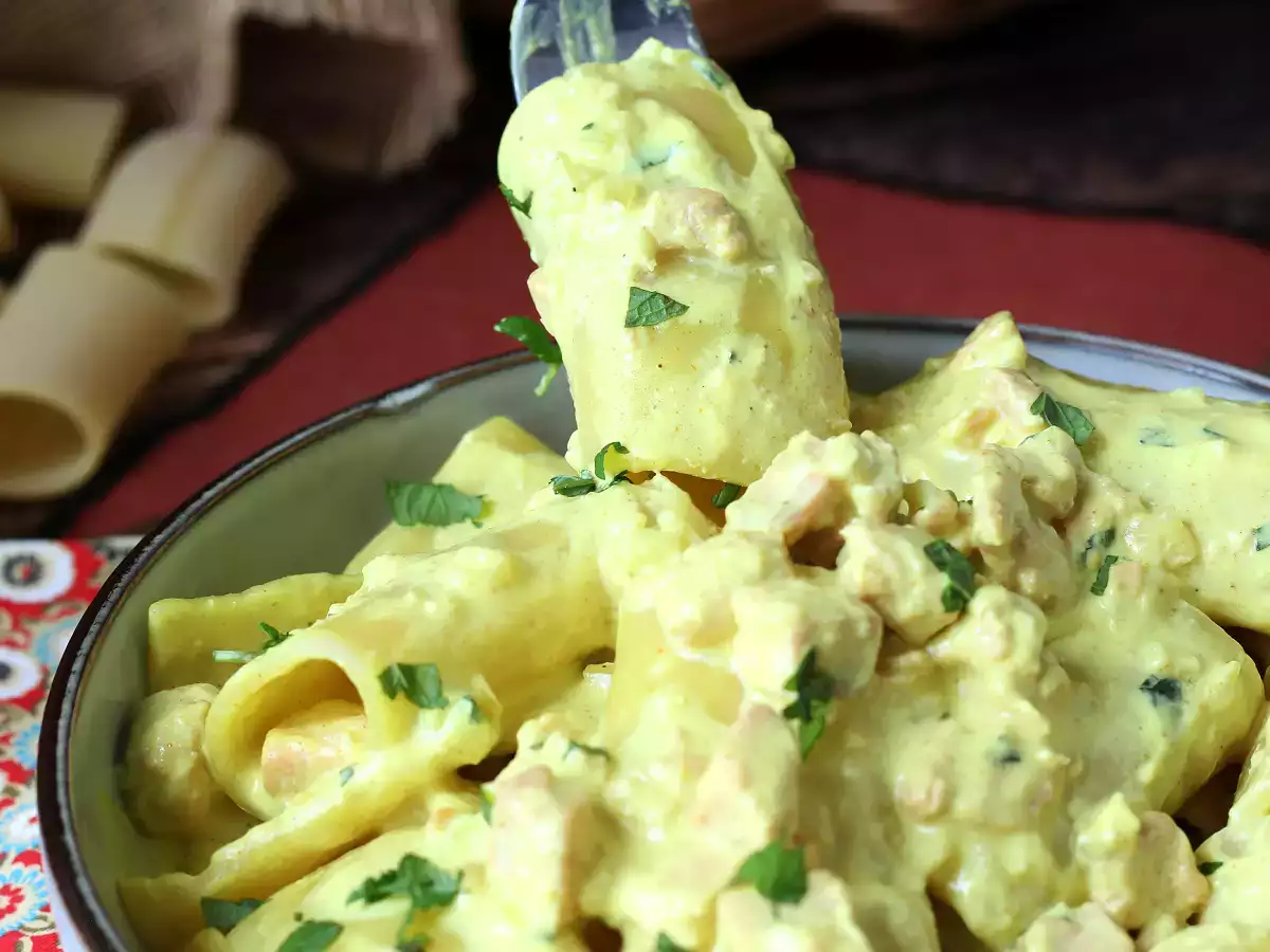 Paccheri cremoși cu somon, mentă și șofran - poza 6