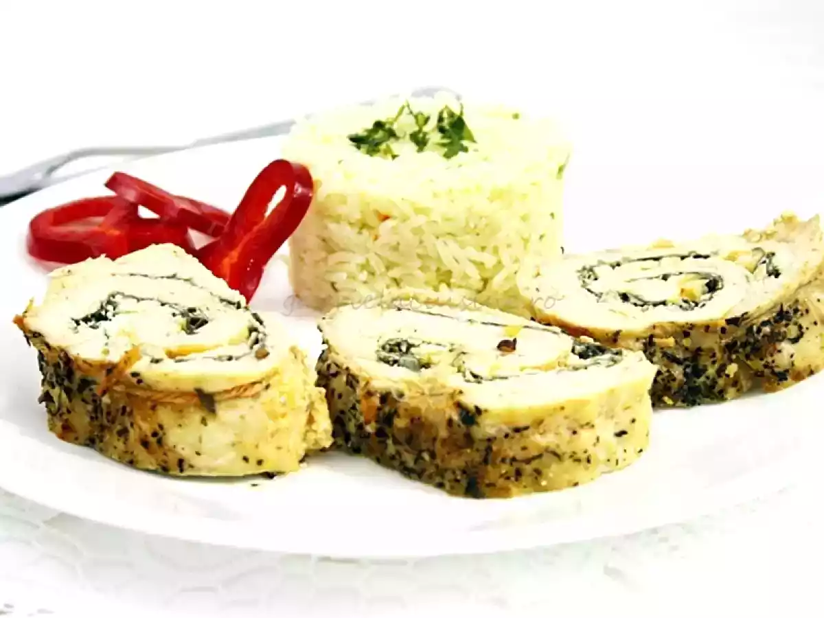 Rulada din piept de pui cu spanac si branzeturi - poza 2