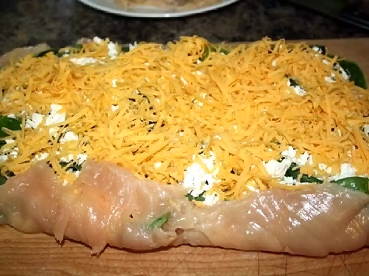 Rulada din piept de pui cu spanac si branzeturi - poza 8