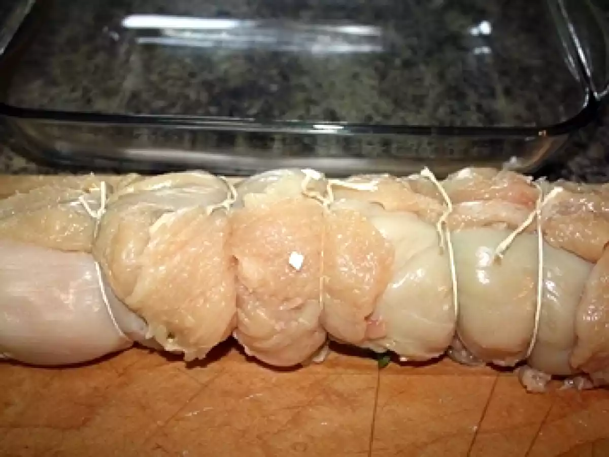 Rulada din piept de pui cu spanac si branzeturi - poza 9