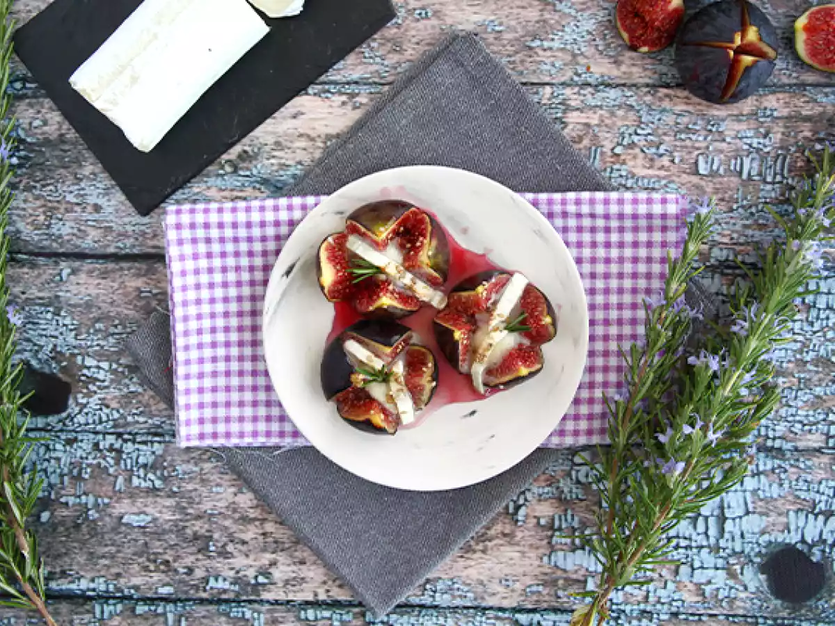 SMOCHINE CU BRANZA DE CAPRA SI MIERE