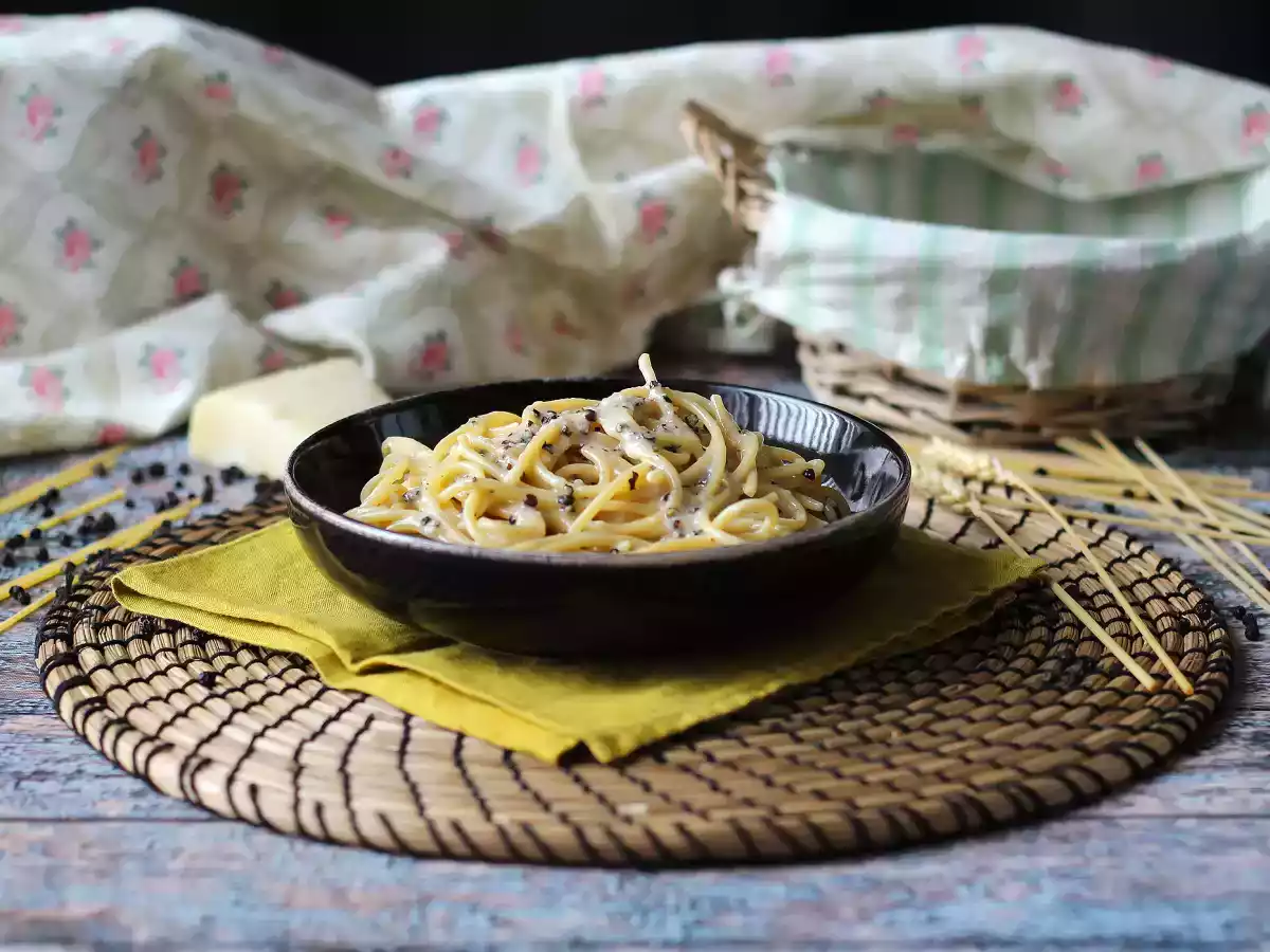 Spaghete cacio e pepe: 3 ingrediente, o explozie de gust! - poza 2