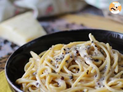 Spaghete cacio e pepe: 3 ingrediente, o explozie de gust! - poza 3