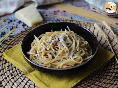 Spaghete cacio e pepe: 3 ingrediente, o explozie de gust! - poza 5