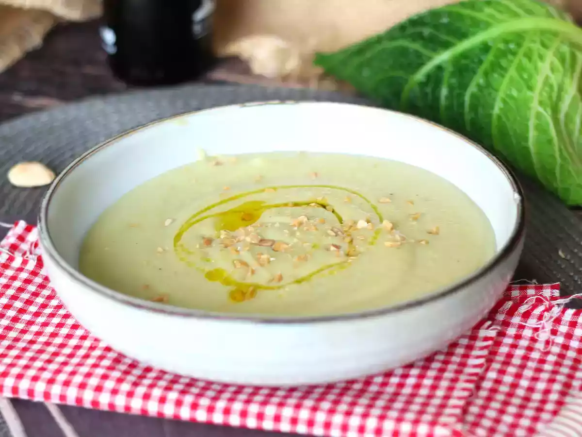 Supă cremă din varză kale (gătită la oala sub presiune)