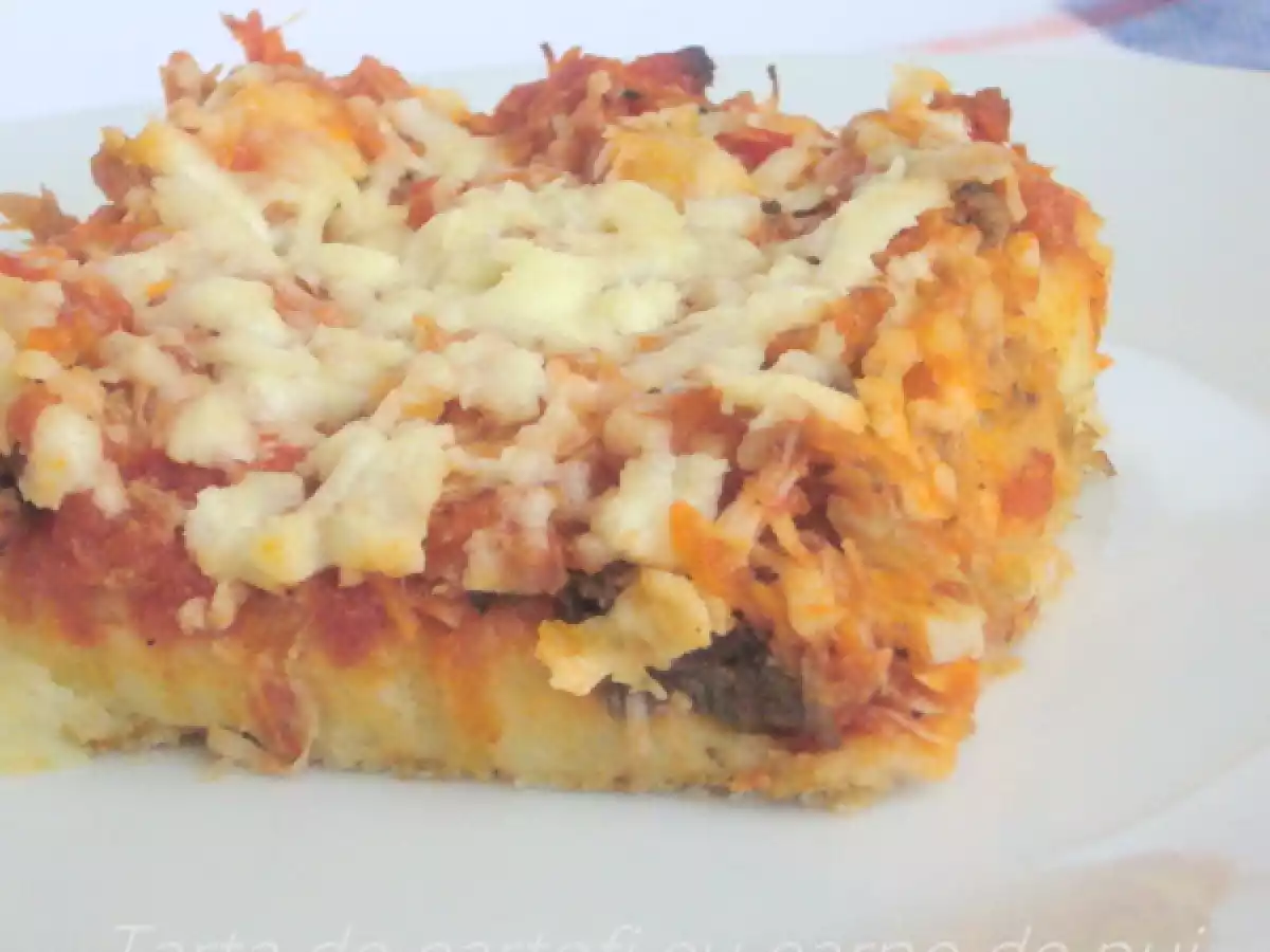 Tarta de cartofi cu carne de pui si legume