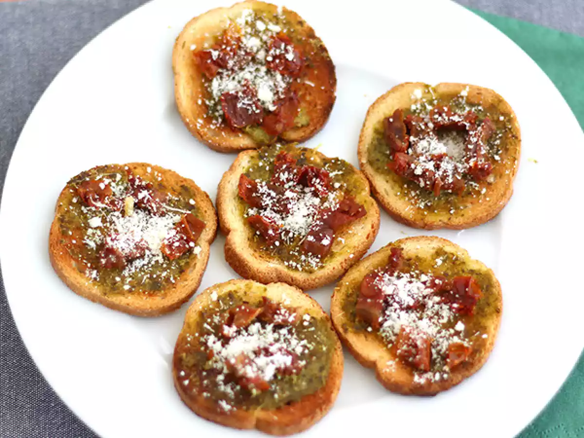 Toast cu pesto si parmezan - poza 2