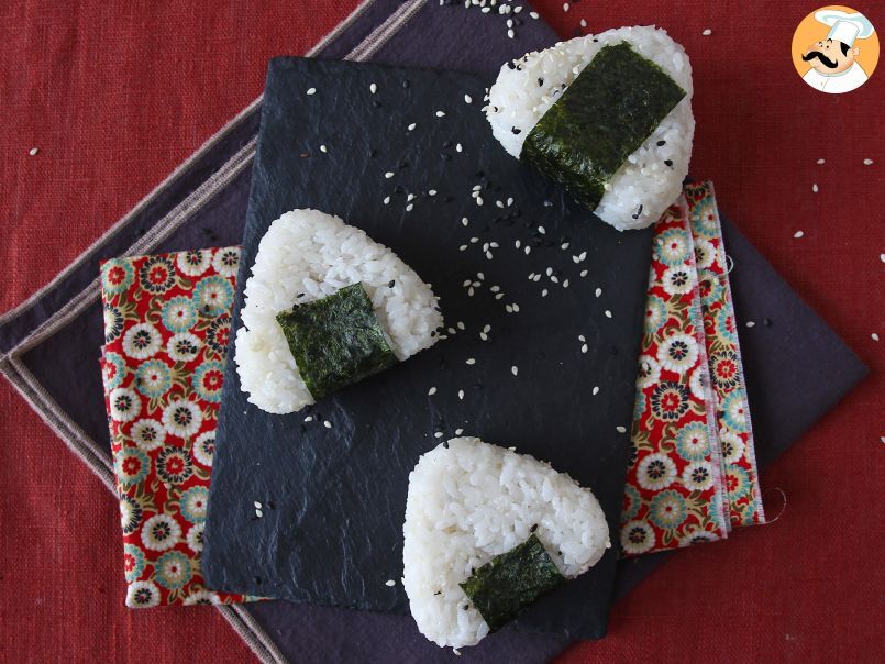 Ton onigiri, micul sandviș japonez triunghiular din orez - おにぎり - poza 5