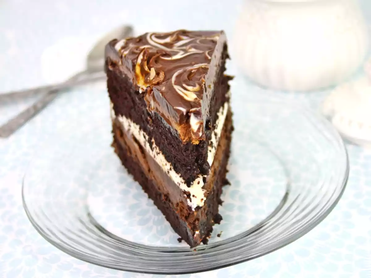 Tort de ciocolata Tuxedo - poza 3